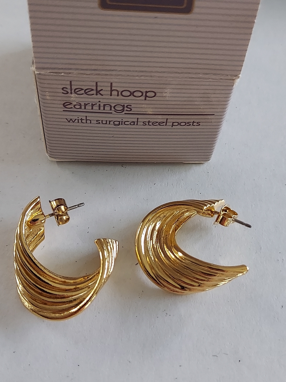 Vintage Avon Sleek Gold Rippled Hoop Earrings